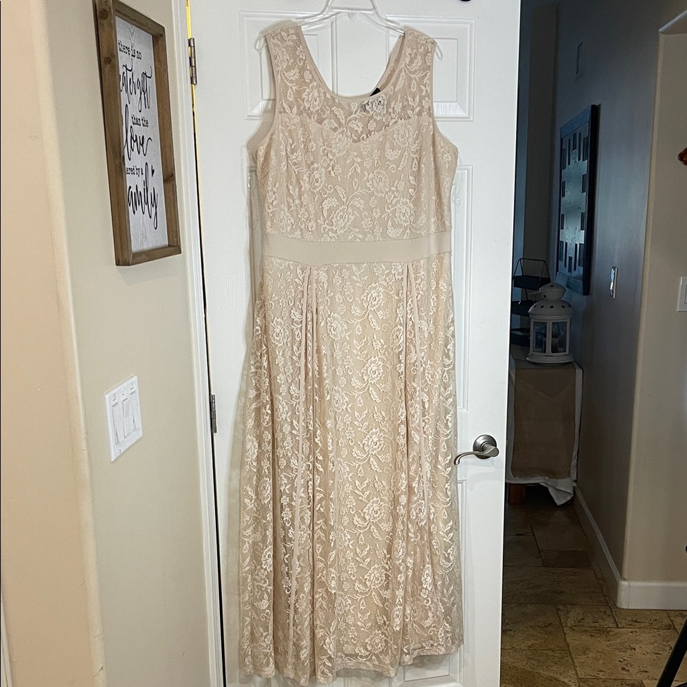 Ivory Lace Lined Maxi Dress with Sheer Yoke Plus 2X Womans - Picture 6 of 13